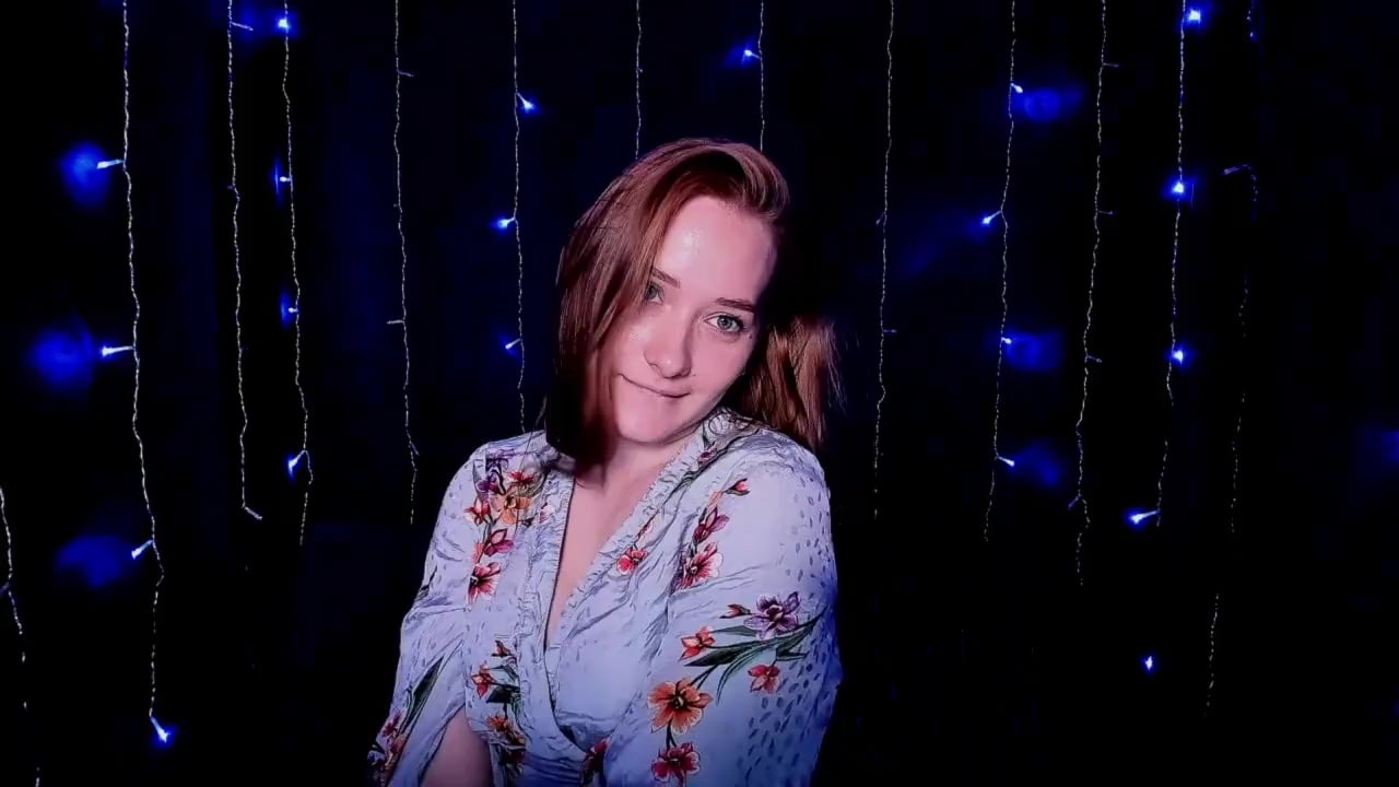 Russisch-model-webcam-met-verleidelijke-lipbite.mp4