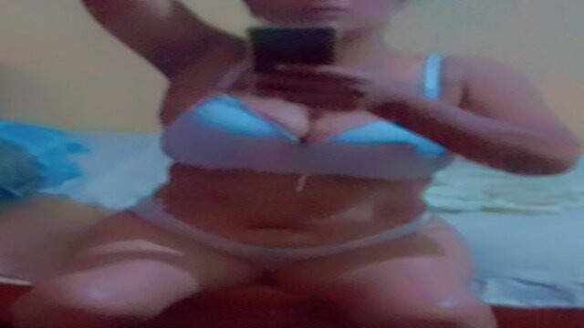 webcam-jonge-vrouw-FlirtyHotRosa-Cup-D-1733657413634.mp4